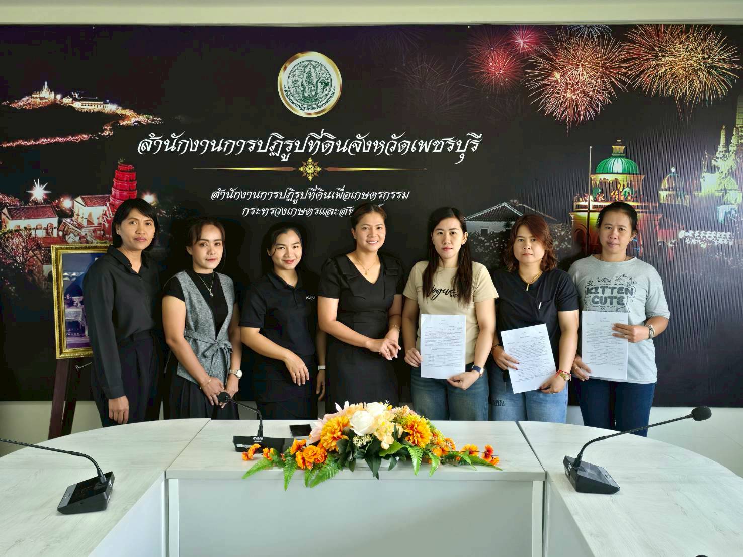 title - ปฏิรูปที่ดินจังหวัดเพชรบุรี มอบหมายกลุ่มการเงินบัญชีและจัดเก็บผลประโยชน์ ดำเนินการจัดทำสัญญากู้ยืมเงินกองทุนการปฏิรูปที่ดินเพื่อเกษตรกรรม และมอบสินเชื่อให้แก่เกษตรกรในเขตปฏิรูปที่ดินจังหวัดเพชรบุรี